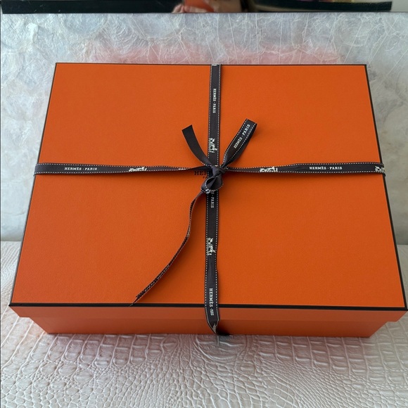 Hermes Handbags - Hermes Large storage , Evelyne, Bolide, Sweater, sneakers, shoes box.like new